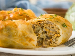 Сарми от прясно зеле с кайма и ориз и гъбен чеснов сметанов сос в тенджера - снимка на рецептата Сарми от прясно зеле с кайма и ориз и гъбен чеснов сметанов сос в тенджера - снимка на рецептата